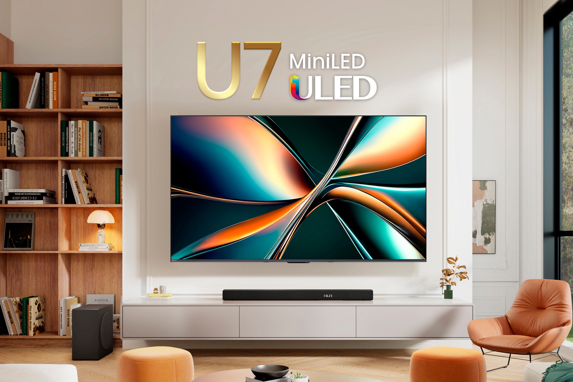 Televisor Hisense MiniLED con soundbar en sala de estar